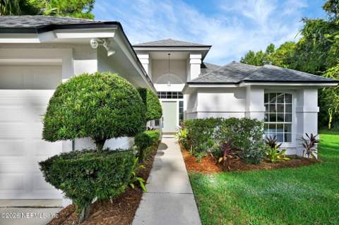 6080 Alpenrose Avenue, Jacksonville FL - photo 7 of 46