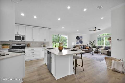 6080 Alpenrose Avenue, Jacksonville FL - photo 17 of 46
