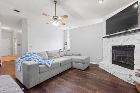 4759 Riverine Drive, Jacksonville FL - photo 9 of 24