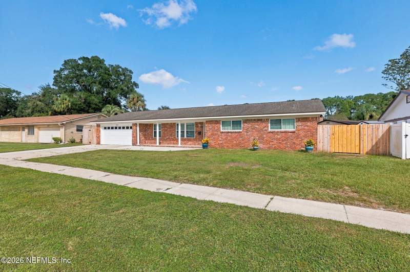 4 bedroom Single Family Residence at 8833 Coventry Court, Brierwood, Jacksonville — photo 2
