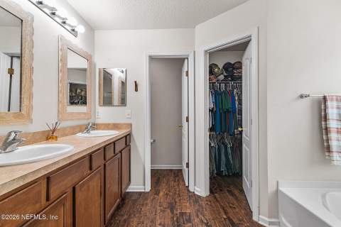 11941 Hayden Lakes Circle, Jacksonville FL - photo 20 of 38
