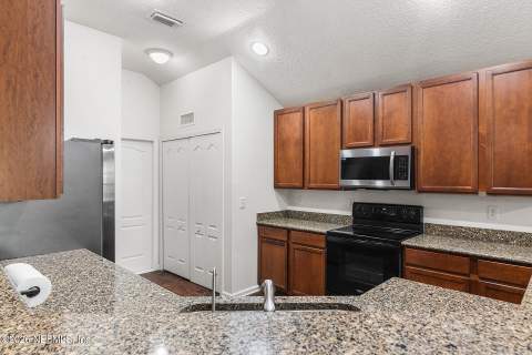 11941 Hayden Lakes Circle, Jacksonville FL - photo 14 of 38
