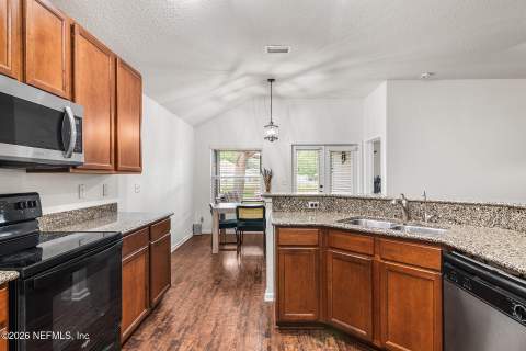 11941 Hayden Lakes Circle, Jacksonville FL - photo 11 of 38