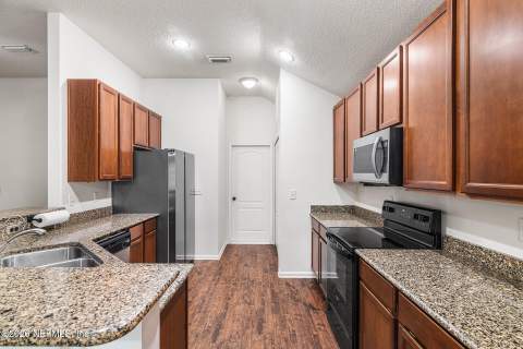 11941 Hayden Lakes Circle, Jacksonville FL - photo 15 of 38