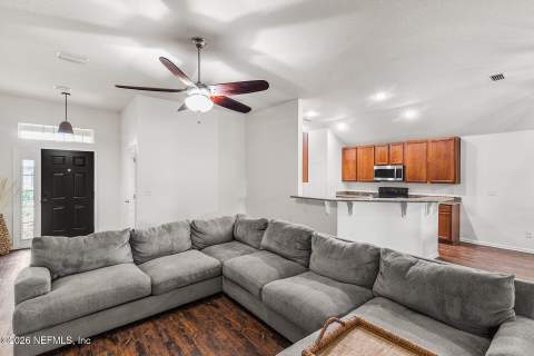 11941 Hayden Lakes Circle, Jacksonville FL - photo 8 of 38