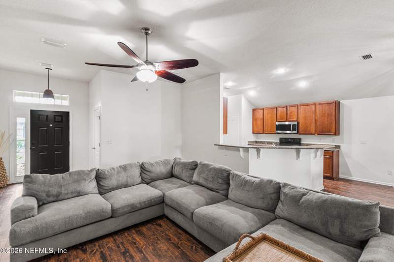 3 bedroom Single Family Residence at 11941 Hayden Lakes Circle, Hayden Lakes, Jacksonville — photo 3