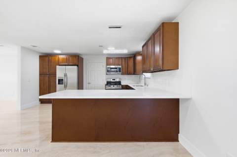 8833 Coventry Court, Jacksonville FL - photo 6 of 33