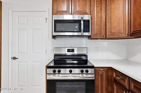 8833 Coventry Court, Jacksonville FL - photo 9 of 33