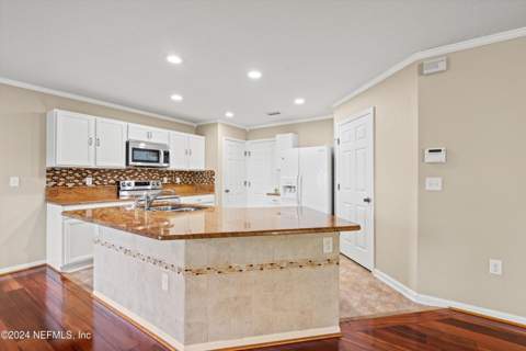 12157 Alexandra Drive, Jacksonville FL - photo 8 of 27