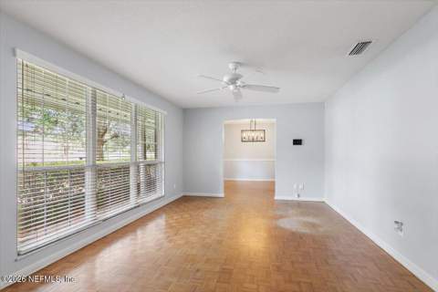 6391 Tintern Circle, Jacksonville FL - photo 9 of 33