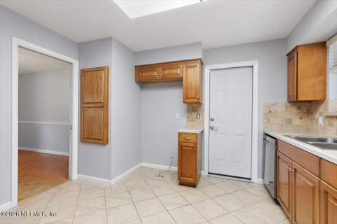 6391 Tintern Circle, Jacksonville FL - photo 15 of 33