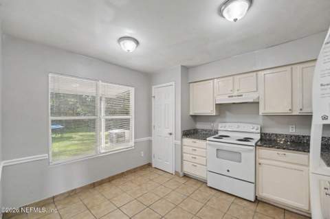 2370 Blossom Ridge Drive, Jacksonville FL - photo 7 of 15