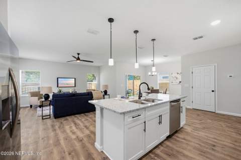 4567 Attleboro Street, Jacksonville FL - photo 10 of 43