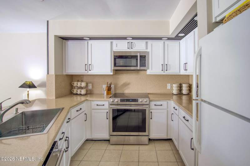 2 bedroom Single Family Residence at 9806 Moorings Drive, The Moorings, Jacksonville — photo 3