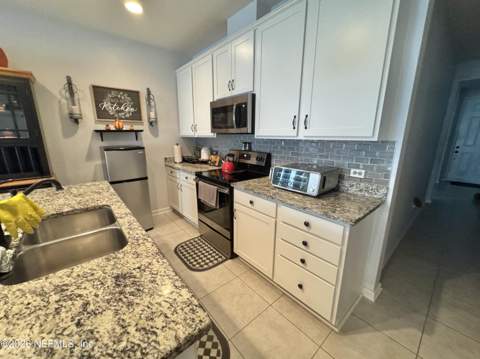 6368 Thatcher Lane, Jacksonville FL - photo 14 of 29