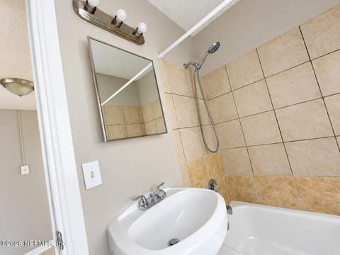 7909 Caxton Circle, Jacksonville FL - photo 11 of 20