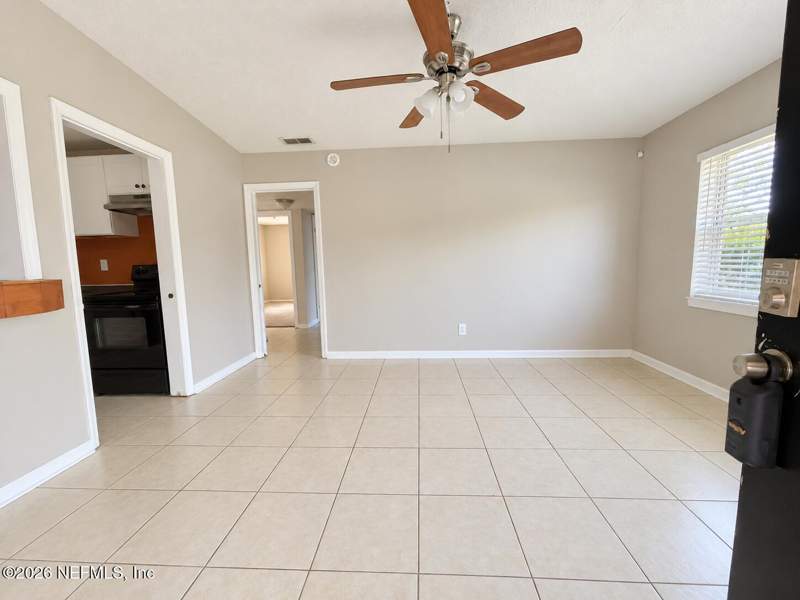 3 bedroom Single Family Residence at 7909 Caxton Circle, Lake Forest Hills, Jacksonville — photo 5