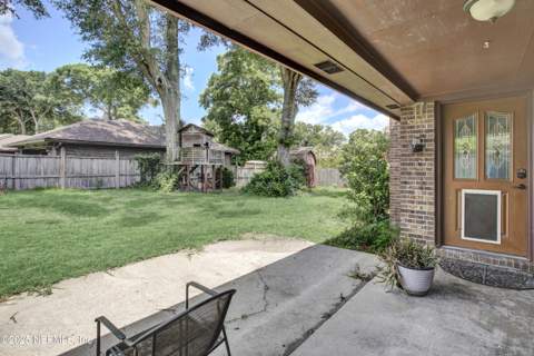 2210 Broad Water Drive, Jacksonville FL - photo 8 of 34