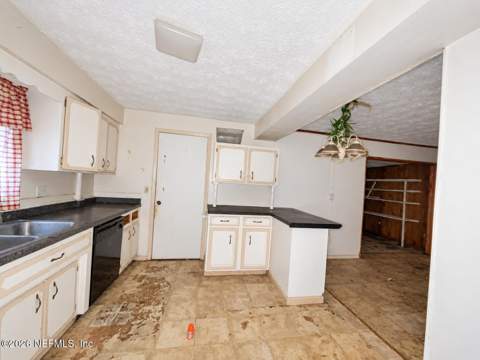 10933 Luana Drive, Jacksonville FL - photo 10 of 29