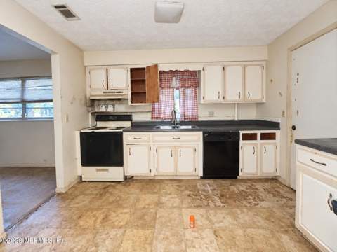 10933 Luana Drive, Jacksonville FL - photo 9 of 29