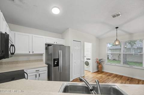 11337 Salt Pond Drive, Jacksonville FL - photo 13 of 30