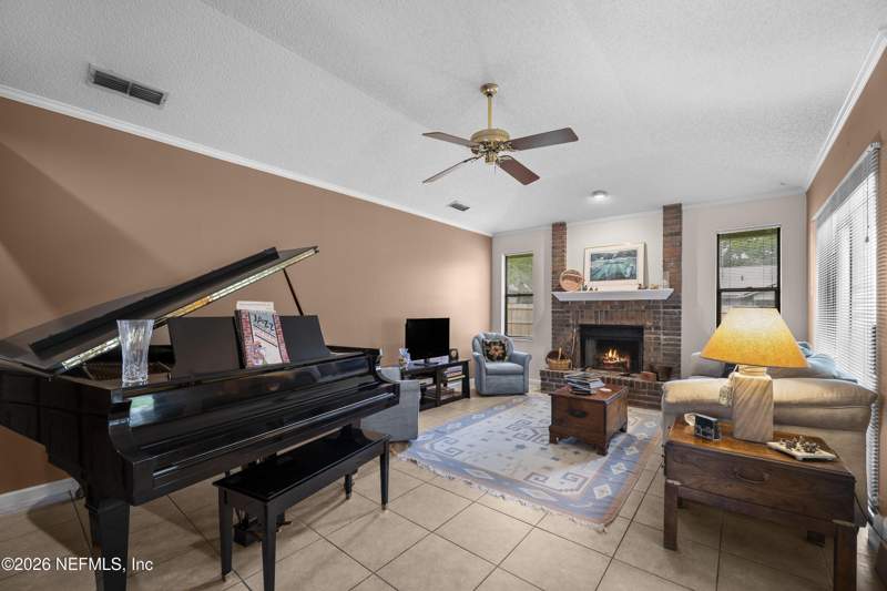 3 bedroom Single Family Residence at 9088 Cotswold Way, Barrington Oaks, Jacksonville — photo 2