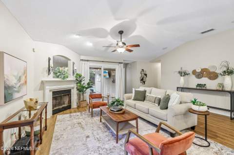 1048 Buttercup Drive, Jacksonville FL - photo 10 of 78