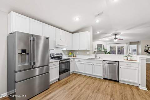 1048 Buttercup Drive, Jacksonville FL - photo 13 of 78