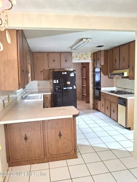 2138 Ribault Scenic Drive, Jacksonville FL - photo 9 of 19