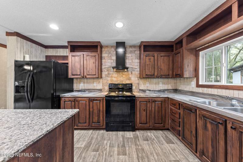 4 bedroom Mobile Home at 2696 Primrose Circle, Black Creek Park, Middleburg — photo 3