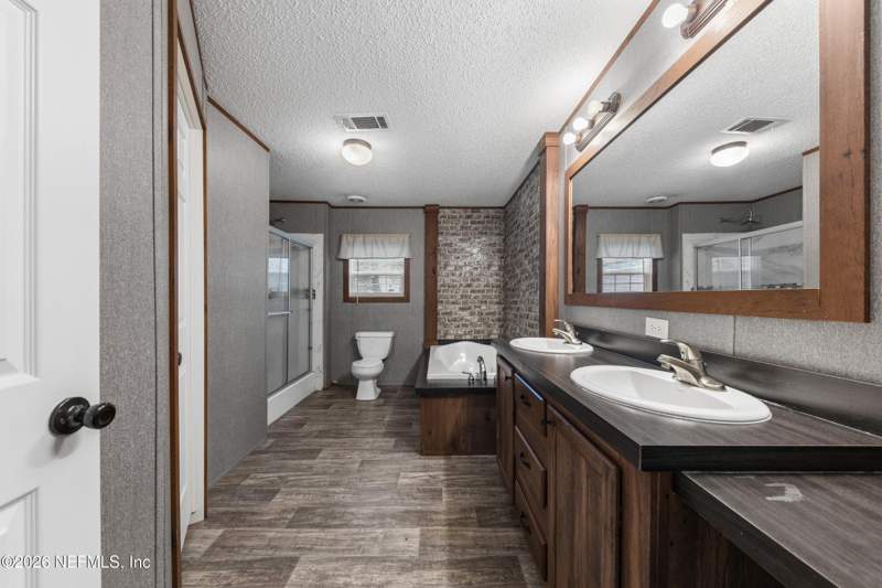 4 bedroom Mobile Home at 2696 Primrose Circle, Black Creek Park, Middleburg — photo 4