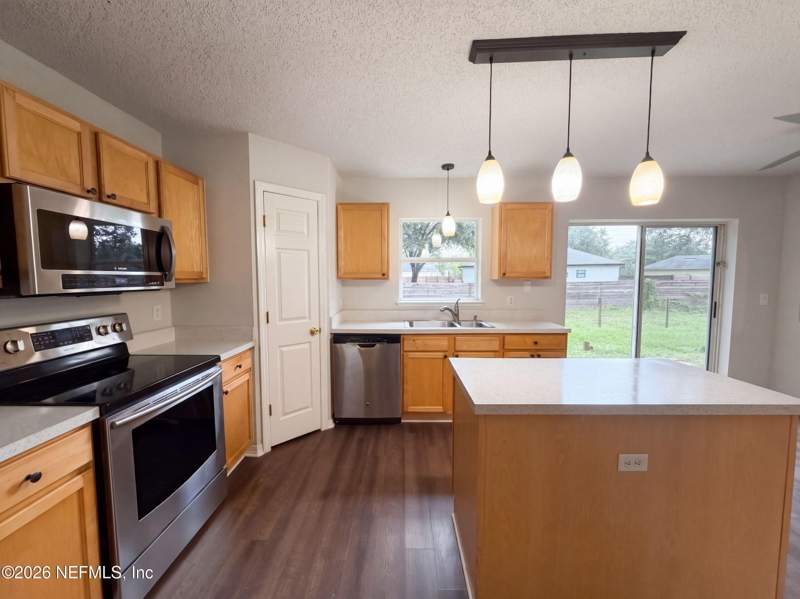 5 bedroom Single Family Residence at 8215 Foxdale Drive, Foxwood, Jacksonville — photo 2