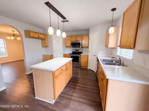 8215 Foxdale Drive, Jacksonville FL - photo 10 of 32