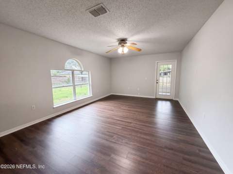 8215 Foxdale Drive, Jacksonville FL - photo 14 of 32