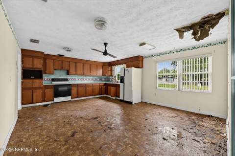 7521 Pinnacle Drive, Jacksonville FL - photo 12 of 29