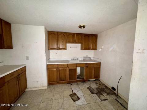 7928 Free Avenue, Jacksonville FL - photo 11 of 28