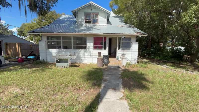 5 bedroom Single Family Residence at 312 Palmetto Avenue, Crescent City Blks, Crescent City — photo 1
