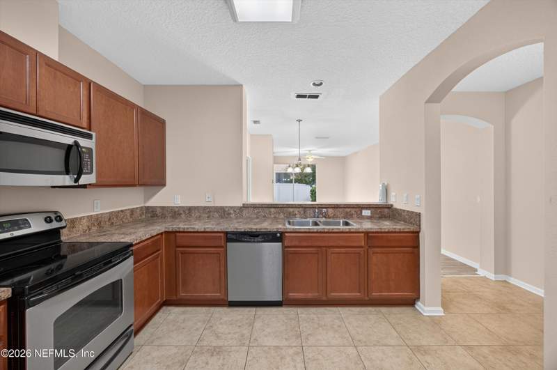 3 bedroom Townhouse at 3762 Hartsfield Forest Circle, Hillcrest, Jacksonville — photo 4