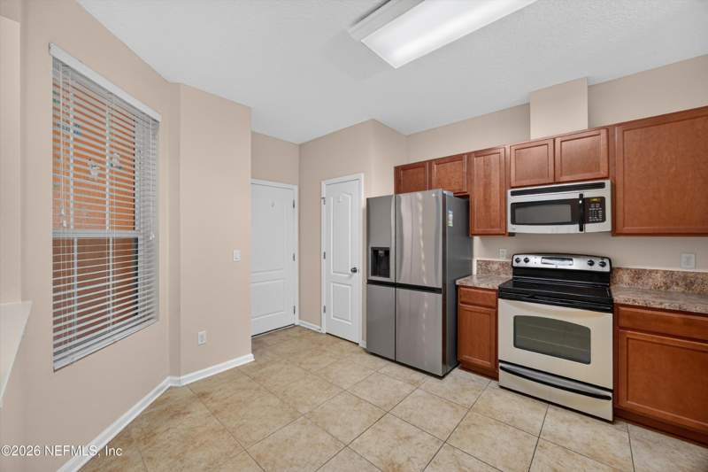 3 bedroom Townhouse at 3762 Hartsfield Forest Circle, Hillcrest, Jacksonville — photo 5