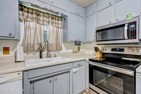 3483 Thornhill Drive, Jacksonville FL - photo 10 of 25