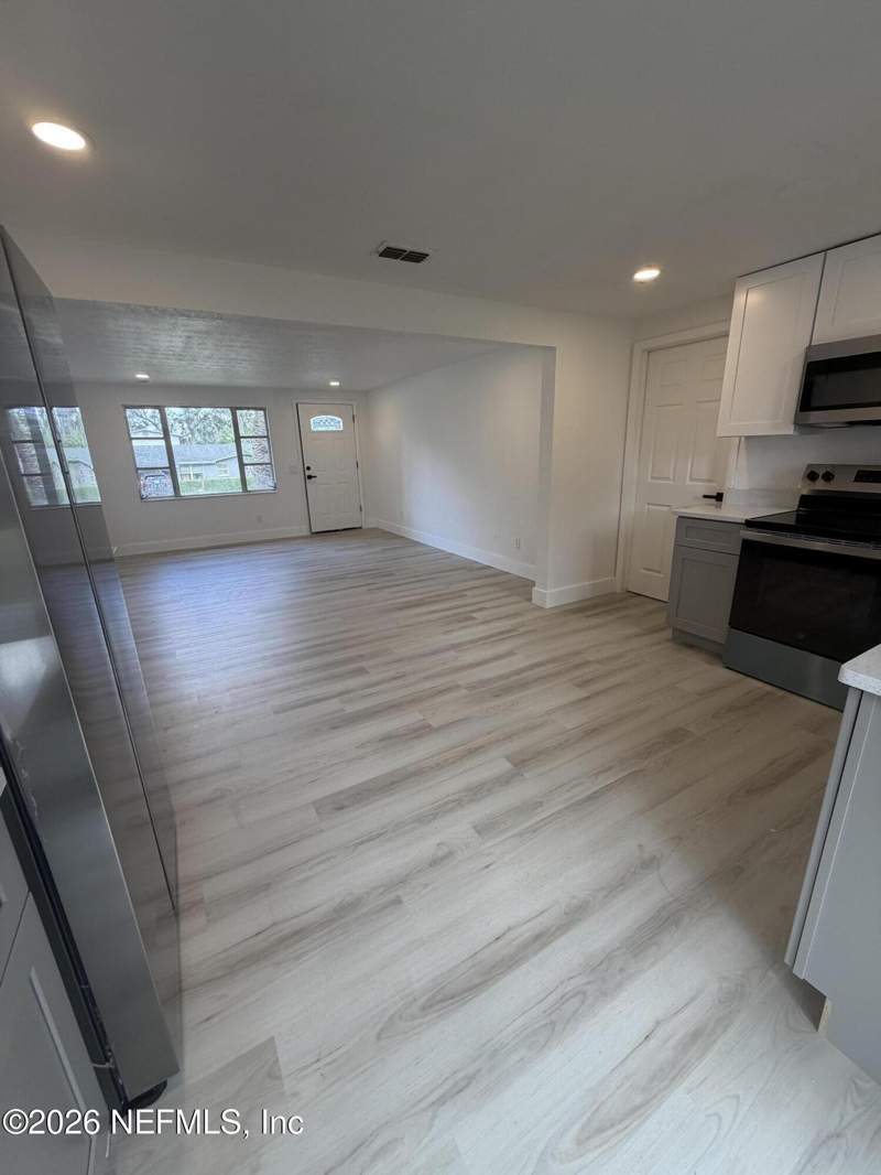 3 bedroom Single Family Residence at 292 Mercury Drive, Orange Park, Orange Park — photo 3