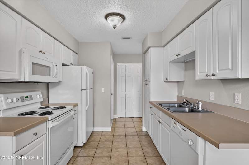 1 bedroom Condominium at 1800 Park Avenue #358, The Seasons On Park, Orange Park — photo 4