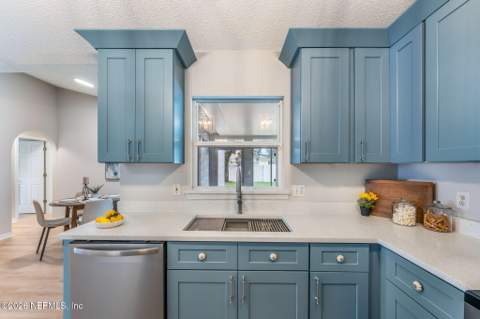 2045 Willesdon Drive, Jacksonville FL - photo 11 of 35
