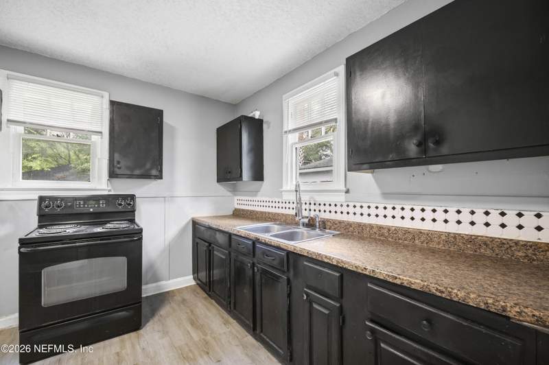 3 bedroom Single Family Residence at 1585 W 15th Street, Grand Boulevard, Jacksonville — photo 4