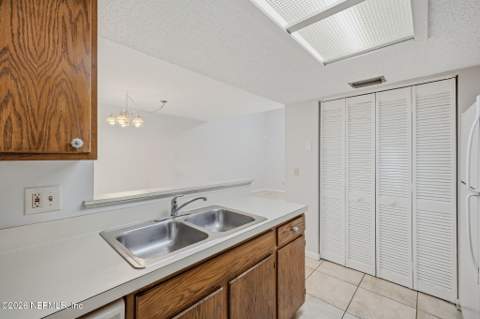 8468 Windypine Lane, Jacksonville FL - photo 13 of 29