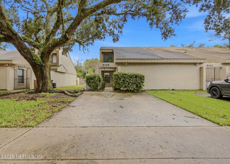 2 bedroom Townhouse at 8468 Windypine Lane, Whispering Pines, Jacksonville — photo 1