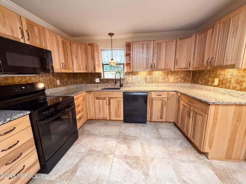 4 bedroom Single Family Residence at 8042 County Line Road, Melrose, Melrose — photo 5