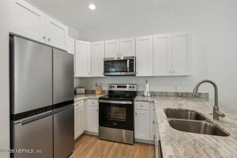 913 S 7th Street, Fernandina Beach FL - photo 10 of 32