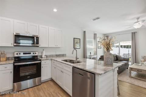913 S 7th Street, Fernandina Beach FL - photo 11 of 32