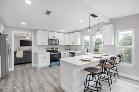 907 Crest Drive, Jacksonville FL - photo 6 of 40